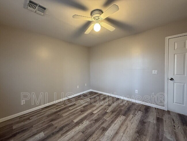 Building Photo - 3443 Sunbonnet Dr