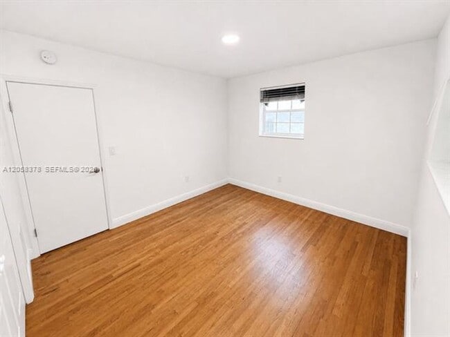 Building Photo - 1561 West Ave