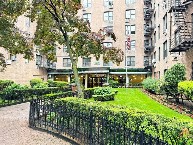Building Photo - 1213 Avenue Z