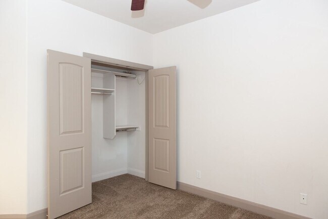 Building Photo - 3 Bedroom Single-Family Home in Central Hu...