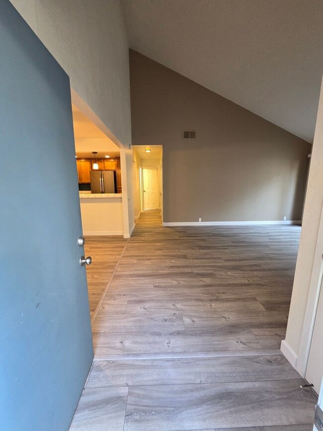 Building Photo - REDUCED!!!