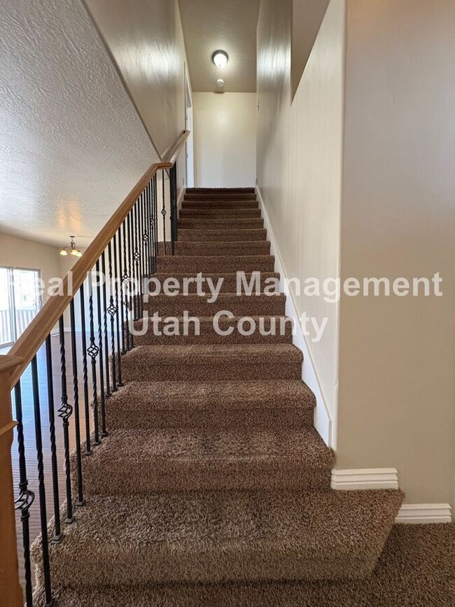 Building Photo - 2477 Garden Dr