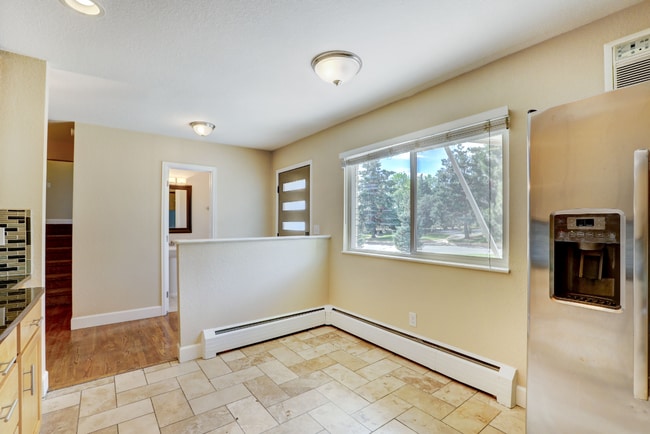 Building Photo - Spacious & Modern Home in Crestmoor Park!