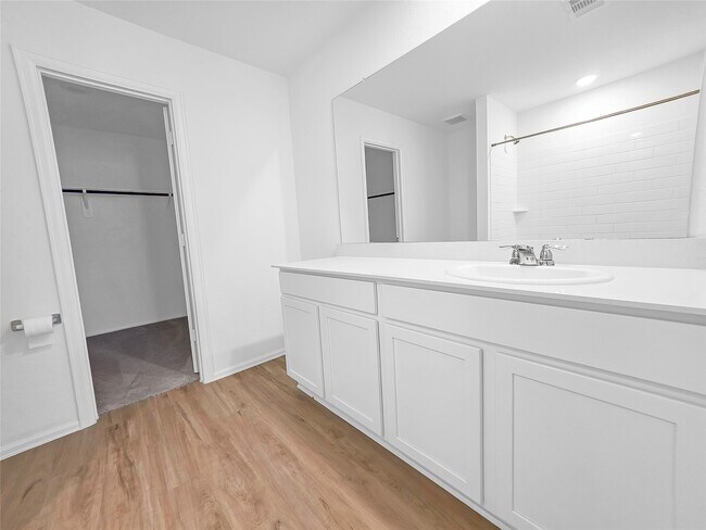 Building Photo - 9518 Brookside Point Dr