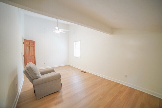 Building Photo - 2020 Cynthia Dr