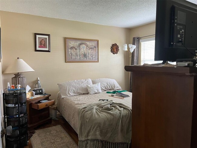 Building Photo - 2833 Orange Tree Cir N