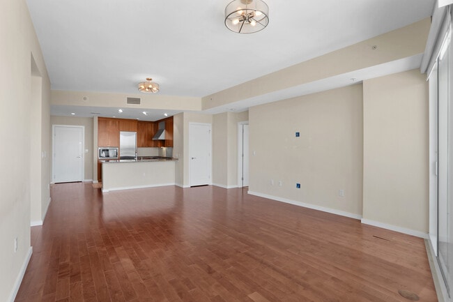 Building Photo - 3325 Piedmont Rd NE