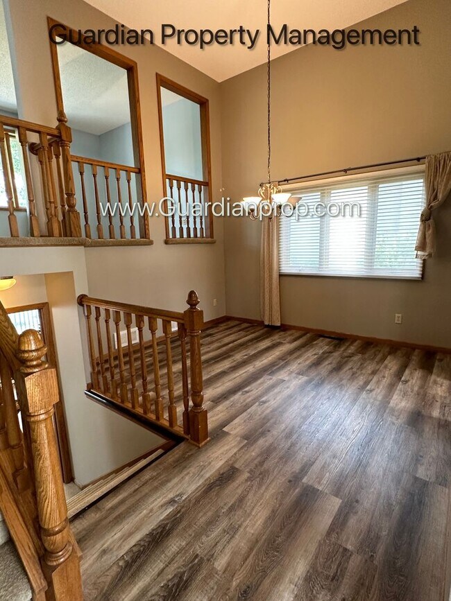 Building Photo - Eden Prairie Single Family Home, 2 Car Garage, Large Fenced Back Yard, September/October Move in