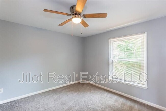 Building Photo - 483 Mountain Oaks Pkwy