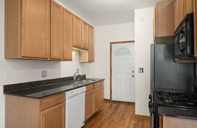 Building Photo - Spacious 2-Bedroom, 2-Bath Condo AVAILABLE NOW