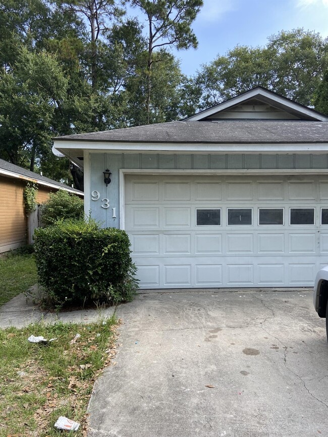 Primary Photo - 931 McAfina Trail