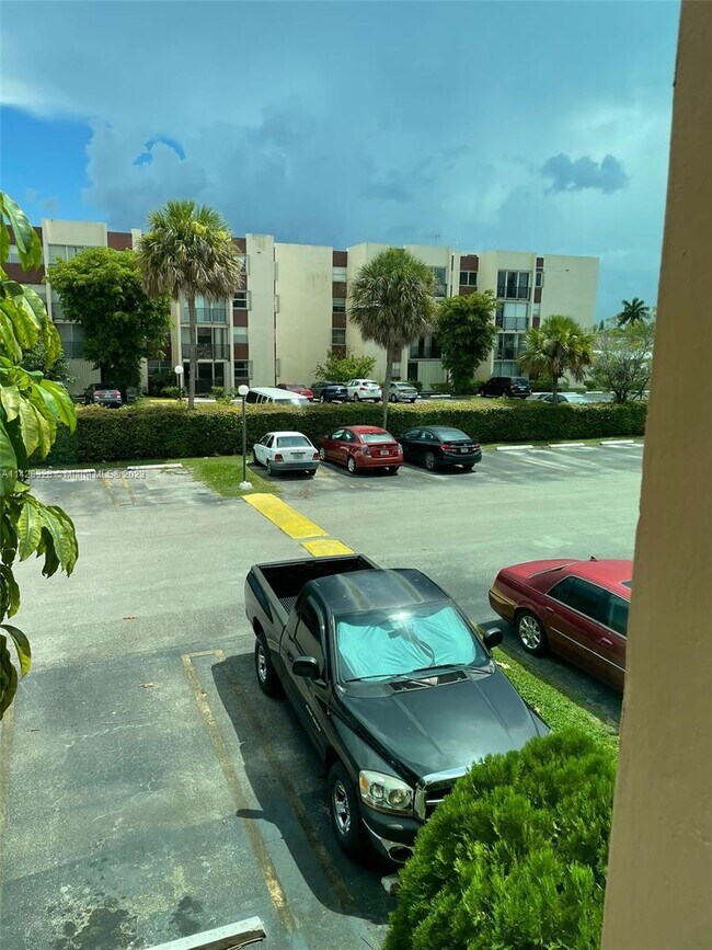 Building Photo - 9440 W Flagler St