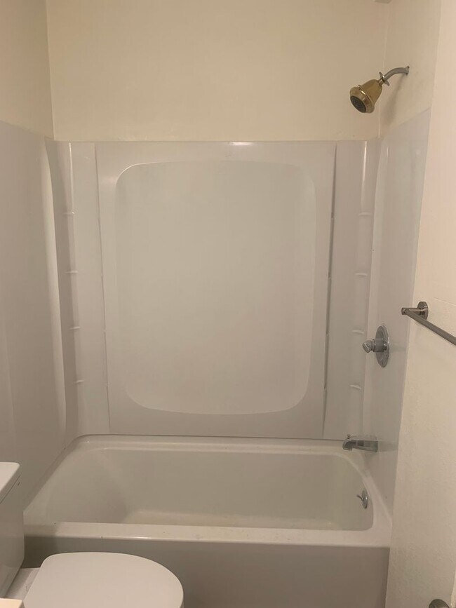 Building Photo - Your New Home Is Ready — Spacious, Stylish, and Fully Upgraded!”