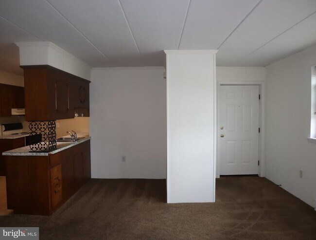 Building Photo - 319 Camden Ave