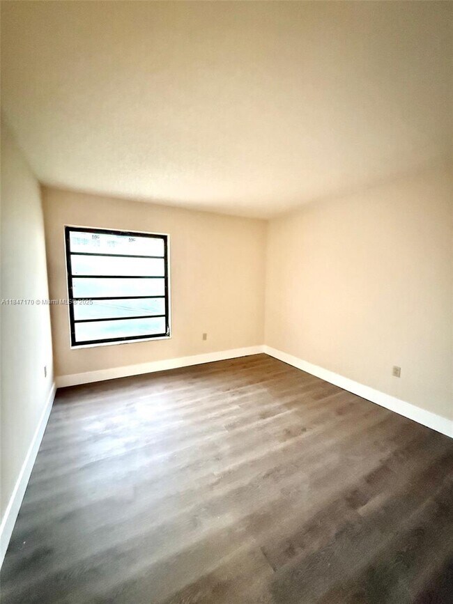 Building Photo - 5900 SW 127th Ave