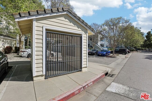 Building Photo - 1706 Bevin Brook Dr