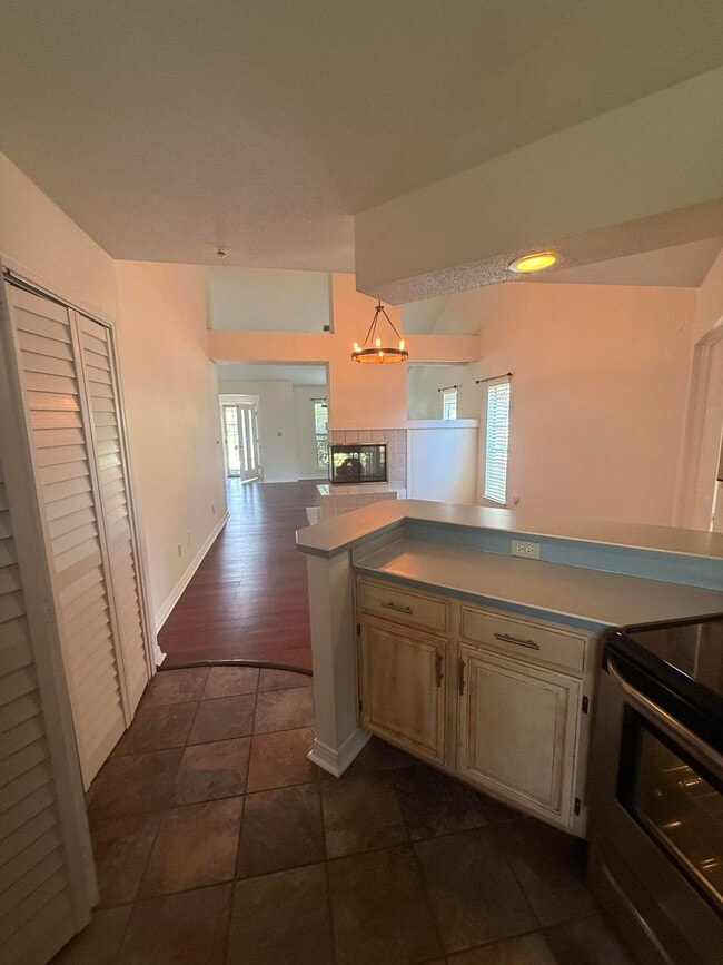 Building Photo - 1305 Ariel Ct