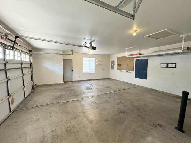 Building Photo - 260 Arnos St