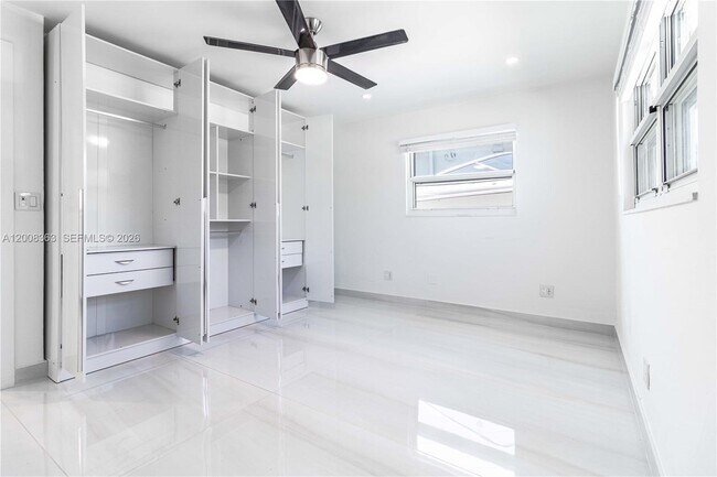 Building Photo - 4530 SW 34th Dr