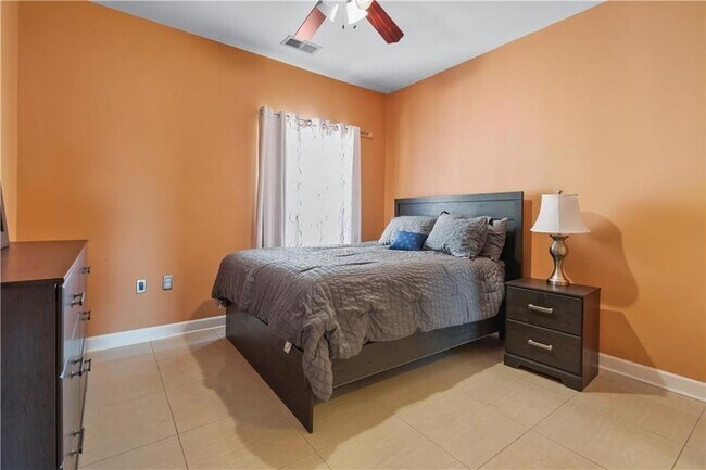 Building Photo - 1057 Marina Dr