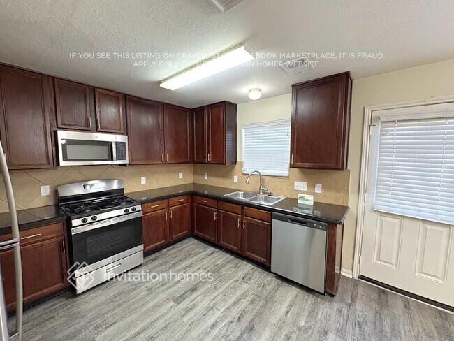 Building Photo - 4030 Falvel Shadow Creek Dr