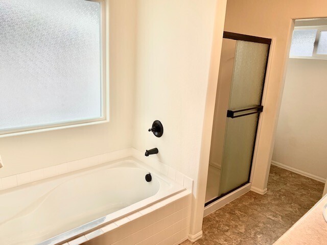Building Photo - Spacious 3 Bedroom Home in Heron Pointe Su...