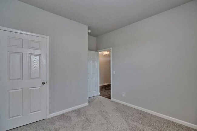Building Photo - 1012 Hay Meadow Dr.