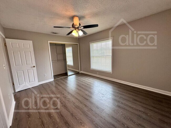 Building Photo - 3282 Oak Lake Pl