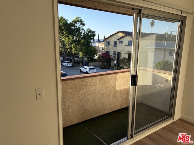 Building Photo - 5827 Tujunga Ave