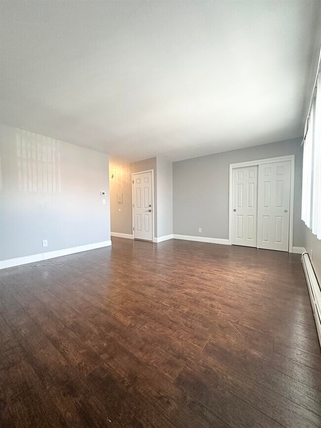 Building Photo - 5708 Broadway