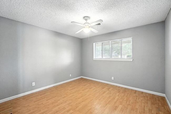 Building Photo - 3347 S 27th St