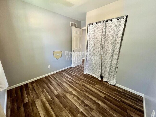 Building Photo - 1503 Peachtree Dr