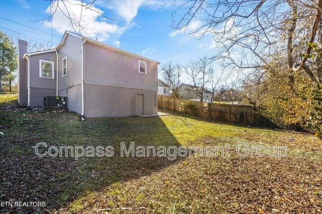 Building Photo - 3615 Lilac Ave