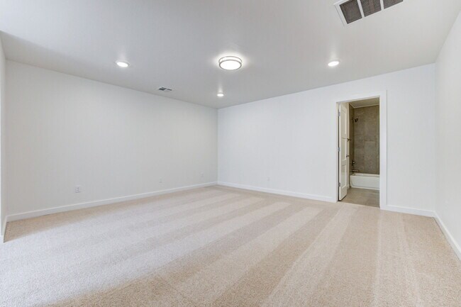 Building Photo - 14720 Avignon Ln