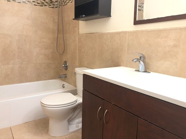 Building Photo - 5811 NE 14th Rd