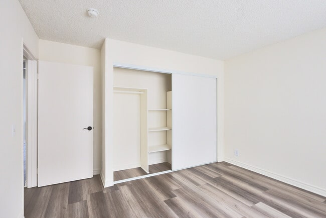 Building Photo - 1402 N Alta Vista Blvd