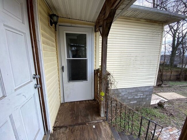 Building Photo - Amazing 4 BR Home for a Great Price!