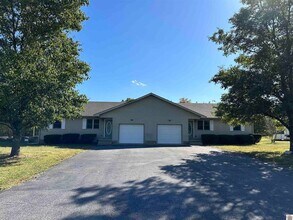 Building Photo - 407/409 Walnut Road