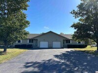 Building Photo - 407/409 Walnut Road