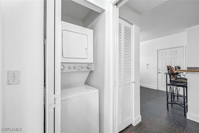 Building Photo - 1220 Reserve Way