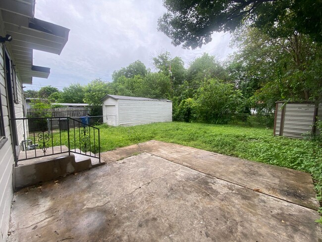 Building Photo - 158 Weizmann St