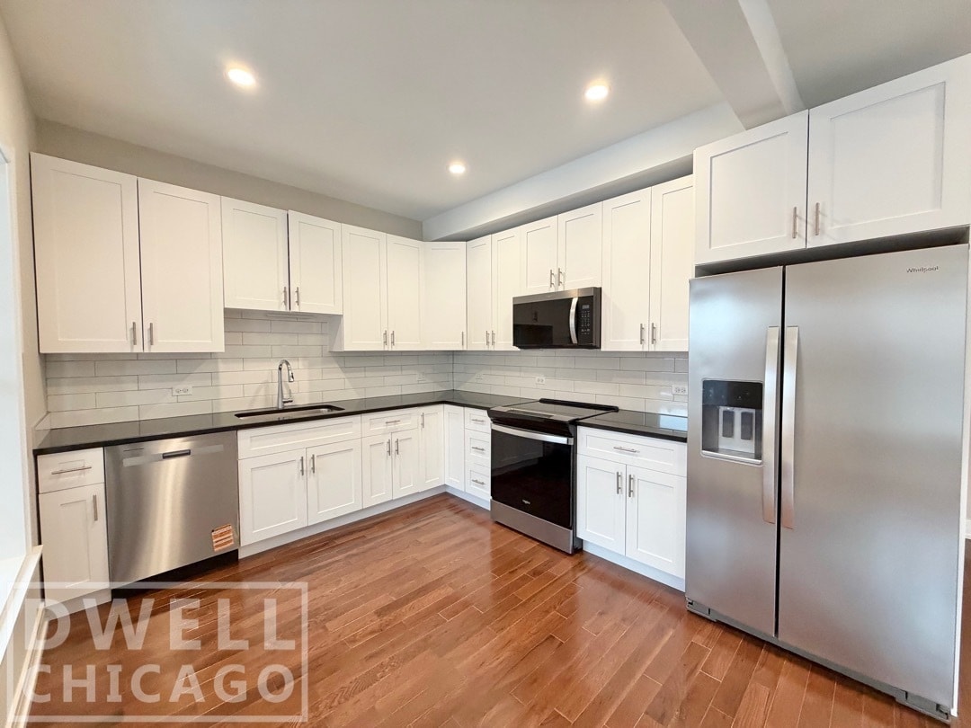 Building Photo - 1709 W Lunt Ave