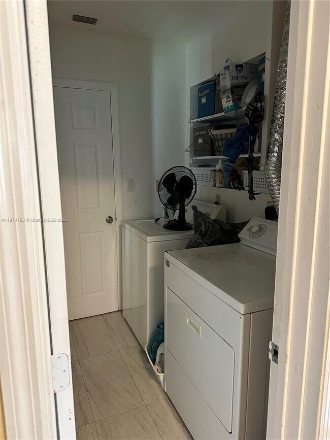 Building Photo - 1428 Hayes St