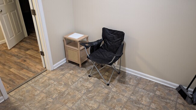 Building Photo - Room in House on Karl Ct