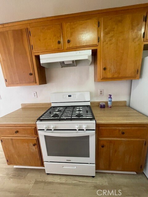 Building Photo - 876 W Whittier Ave