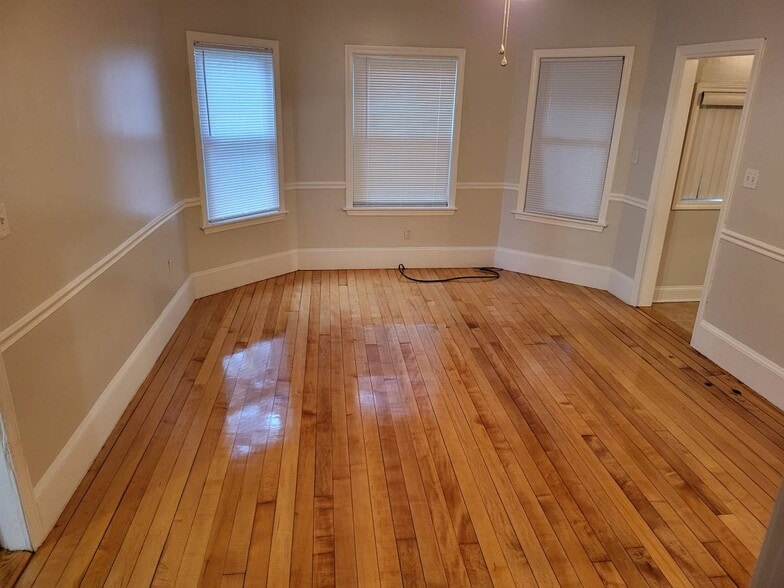 Building Photo - 517 Summer St