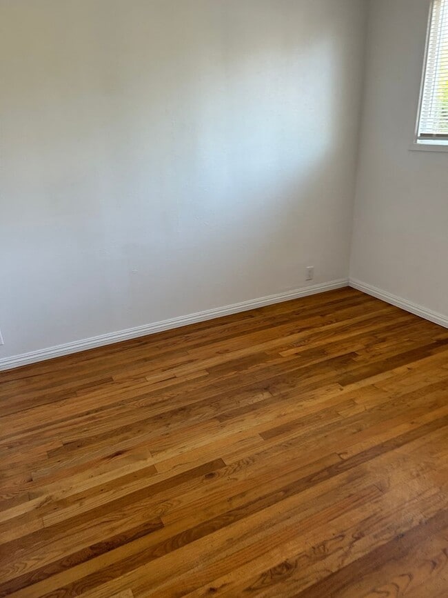 Building Photo - Updated Three Bed One Bath House Eureka