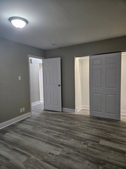 Building Photo - 1020 S Park Blvd