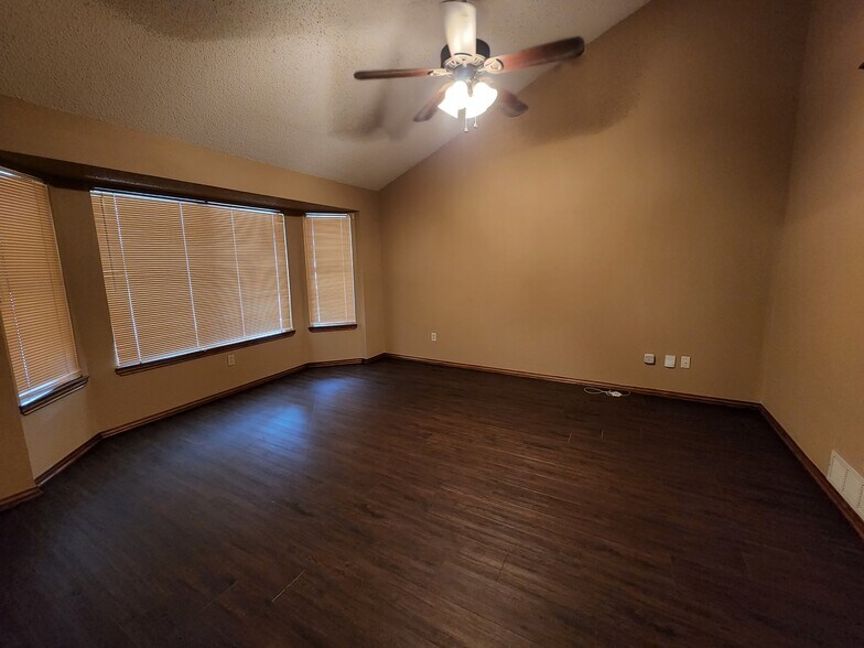 Master Bedroom - 6031 73rd St