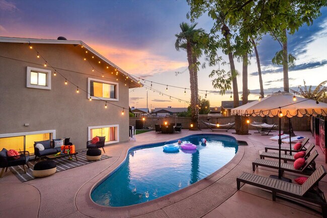 Building Photo - 5747 N 48th Ln